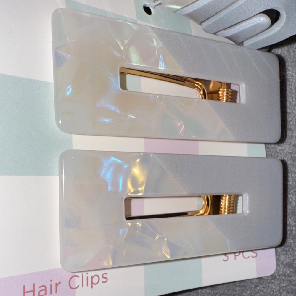 Sophi- NWT Gray Iridescent 3 Piece Hair Clip Set - Picture 8 of 10
